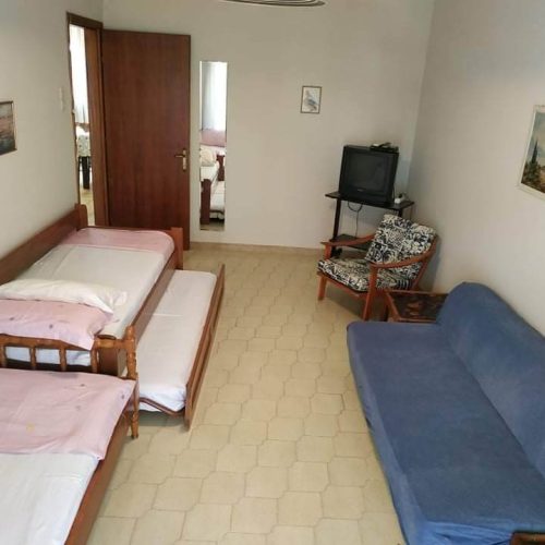 3597c0db-deb6-3575-fd5e-1666e185be7f