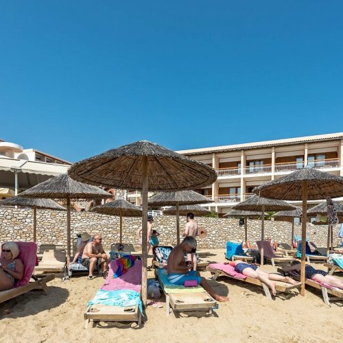 beach--v14468240